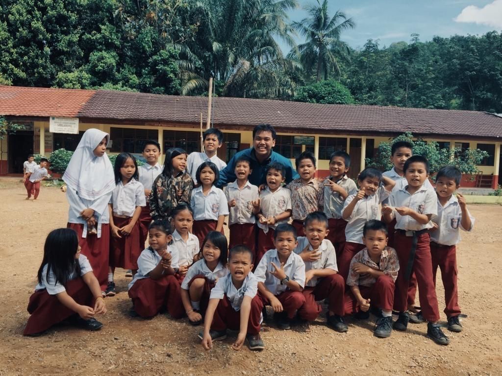 Students after cleaning up the school area and river