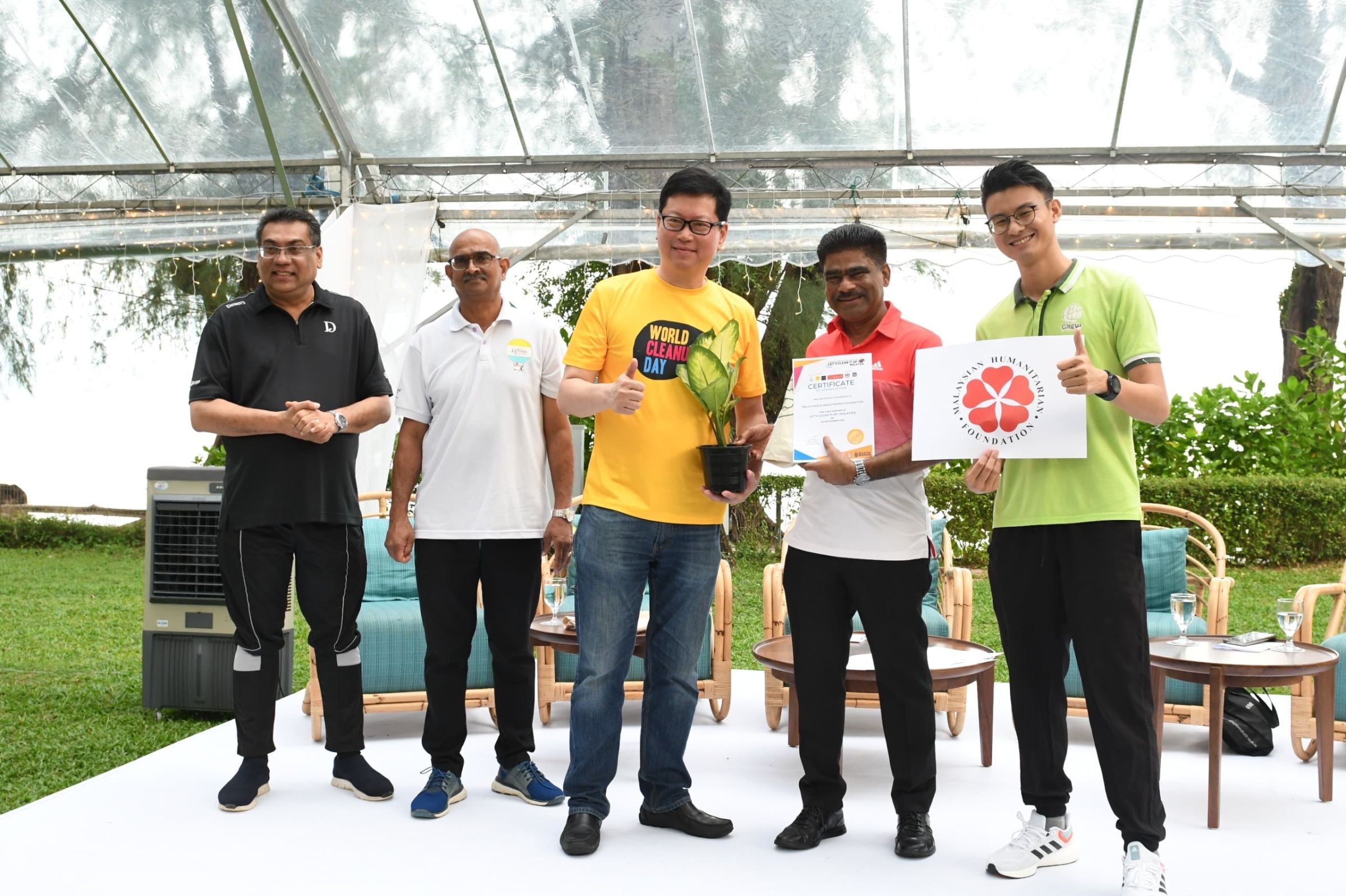 Neoh, Launching ceremony of Let's Clean It Up, Malaysia Campaign with Exco of Environment, City Mayor and National Leader of World Cleanup Day. 