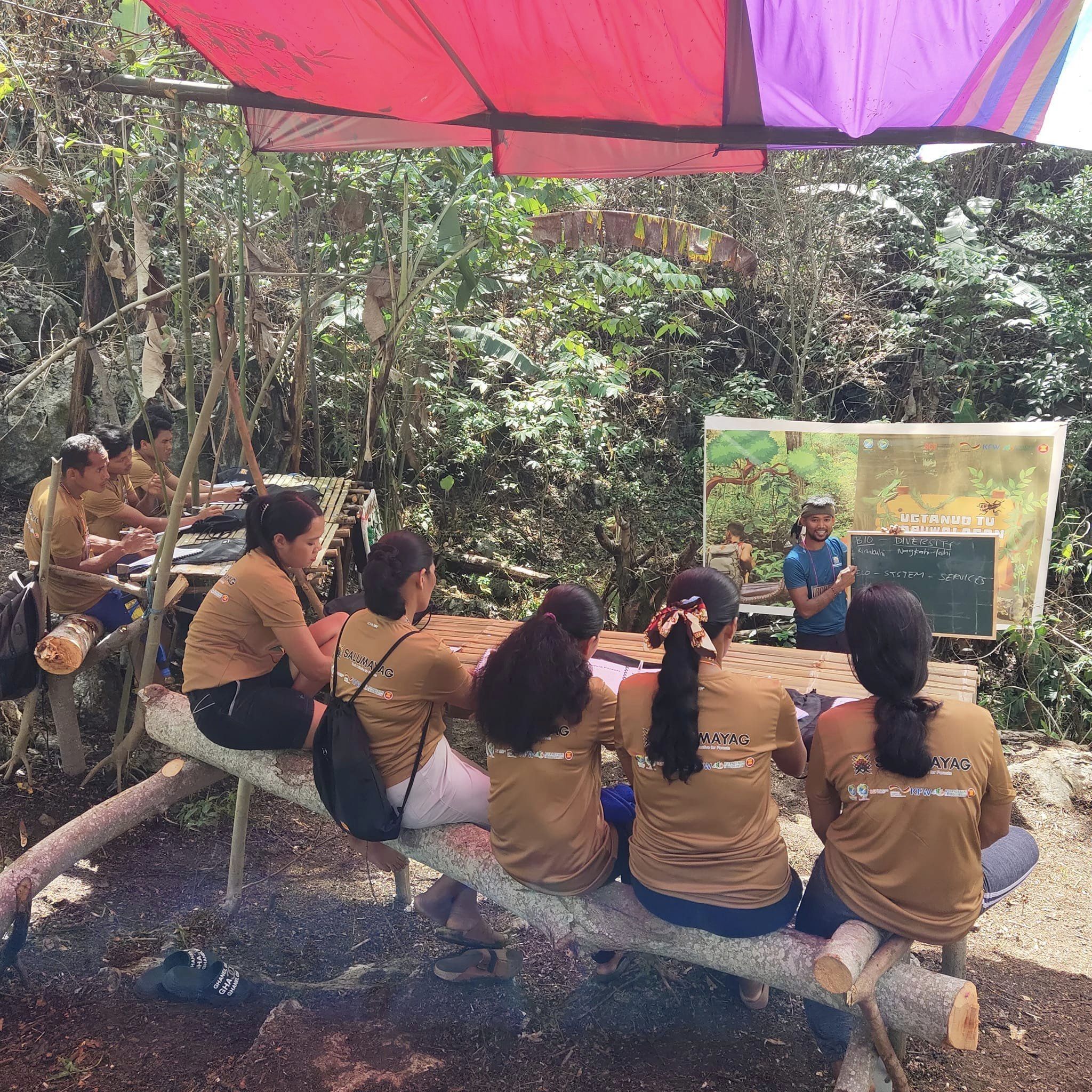 Leading field course for Indigenous foresters.
