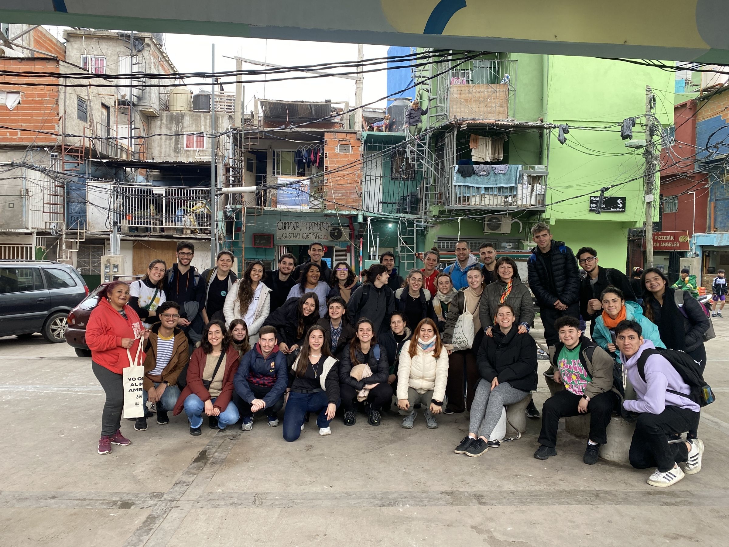 Sol with the participants of the second edition of the Program for Environmental Leaders, in an Outing in the Territory, in an informal settlement in Buenos Aires.