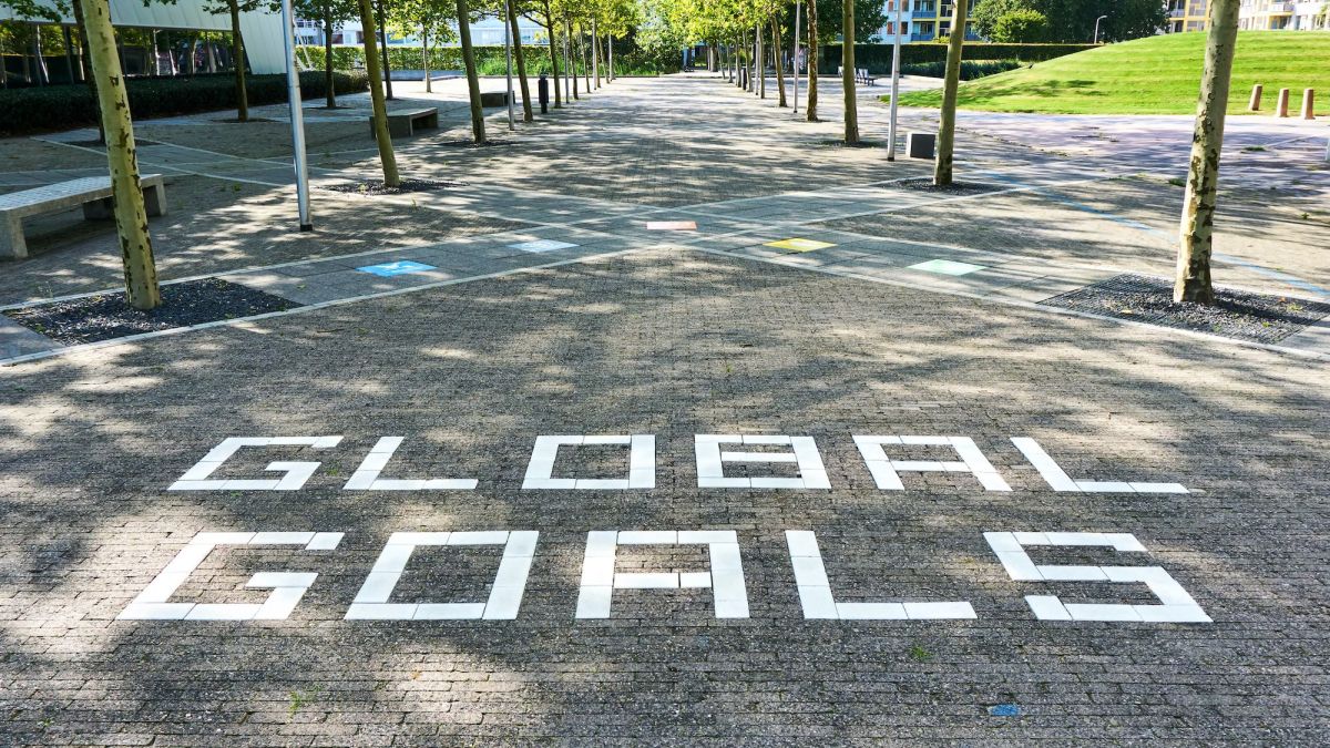 global goals street art