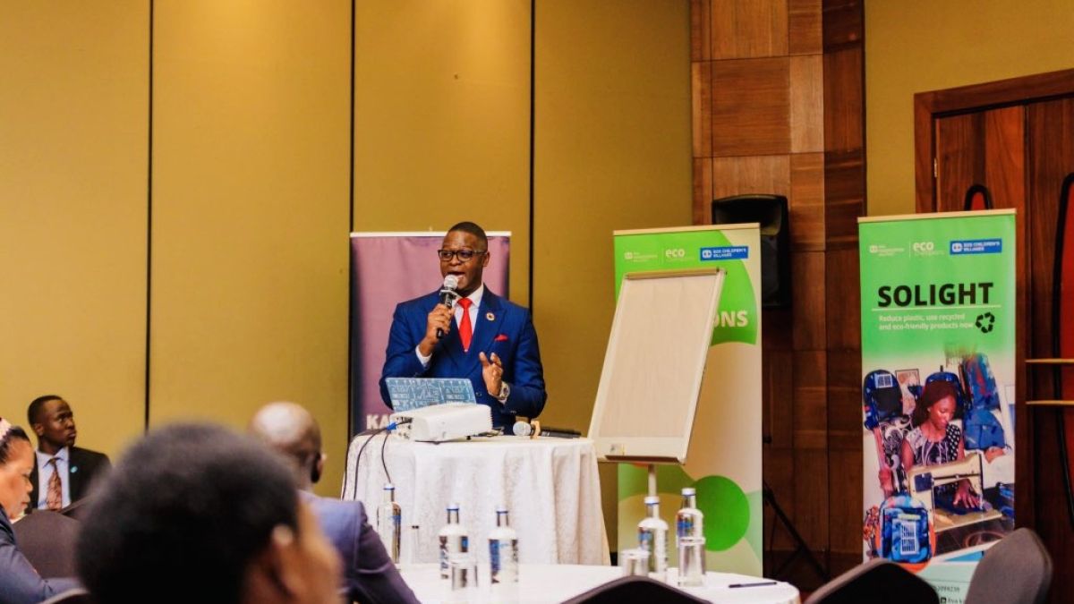 A young man presenting 