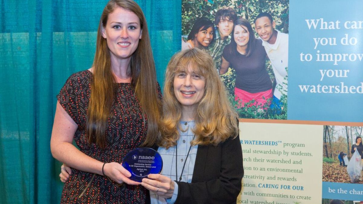 NAAEE Executive Director Judy Braus presents Agrium Program Coordinator Lindsey Metheral with the award for Outstanding Service to EE by an Organization at the Global Level at NAAEE's 2015 Annual Conference in San Diego, CA.