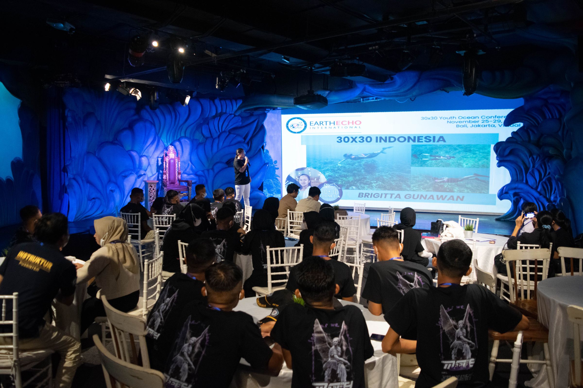 Brigitta hosting the 30x30 Youth Ocean Conference at Jakarta Aquarium.