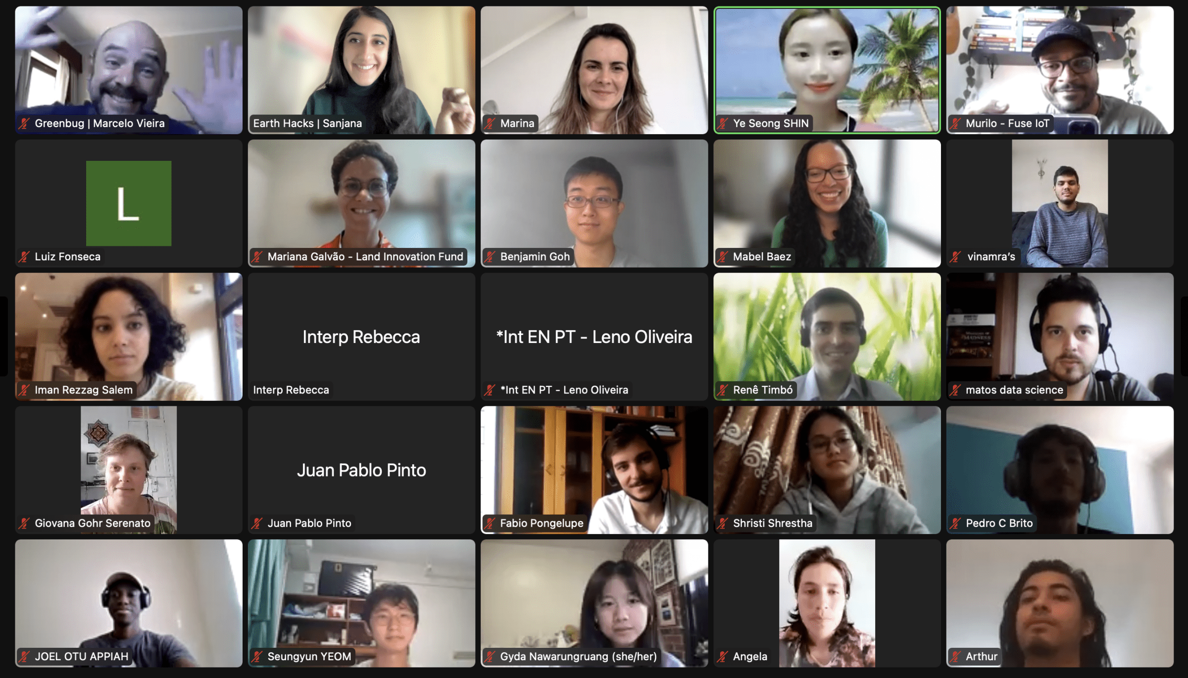 A group screenshot of the finalists, organizers, and mentors at #AmazoniaHack, a bilingual, virtual hardware hackathon to combat deforestation in the Amazon Rainforest.