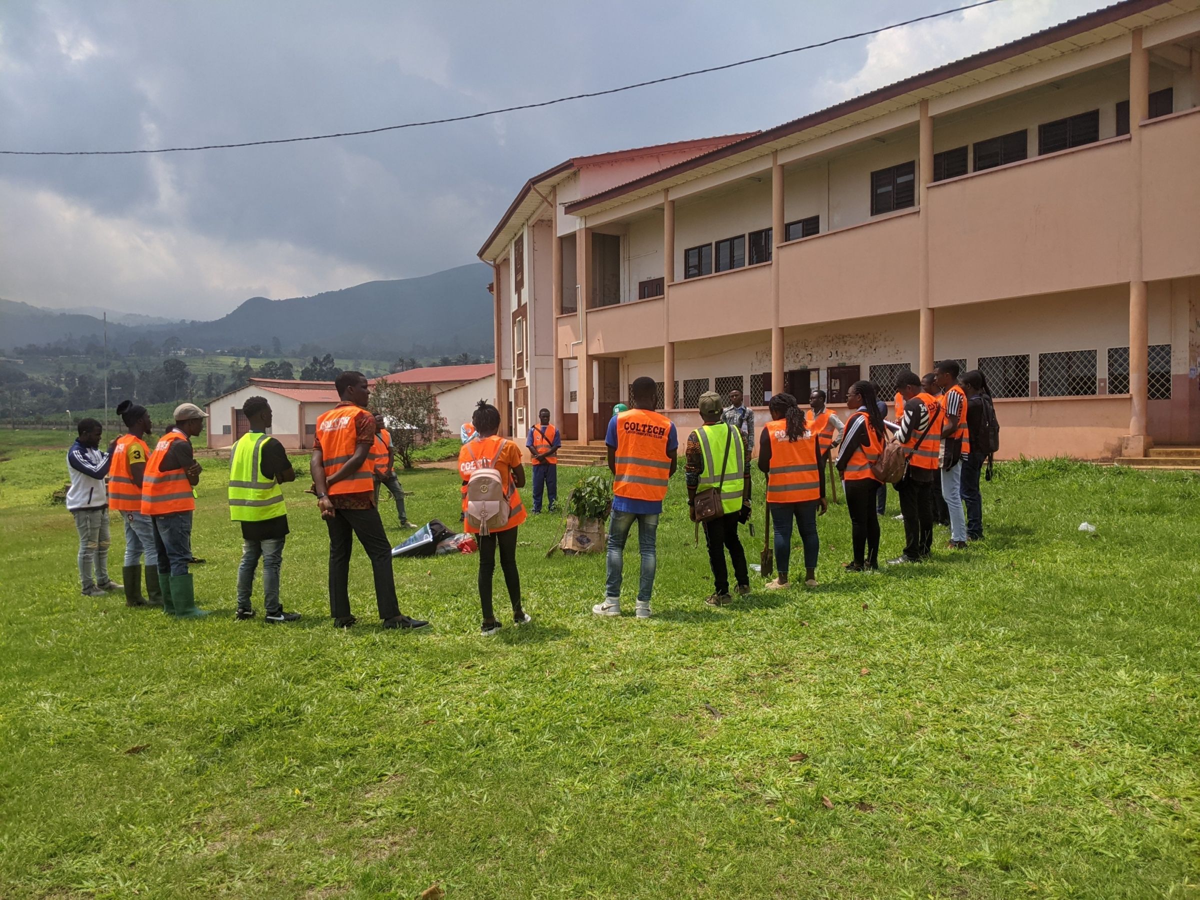 Birndze lead Fishbowl climate discussion at the University of Bamenda 