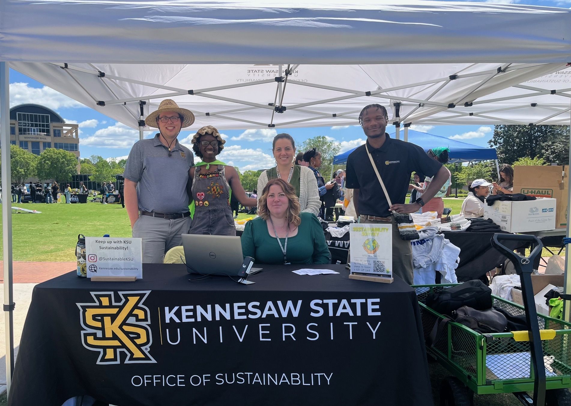 Dajawn Williams, along with The Office of Sustainability pose during an amazing kickoff event to encourage and engage students and faculty/staff in Earth Week events! 